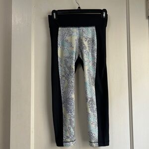 NWT!! Women’s Under Armour Black and Multicolor Leggings - Size Small Petite